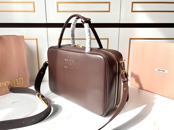 スーパーコピーブランドバッグ側面デザイン